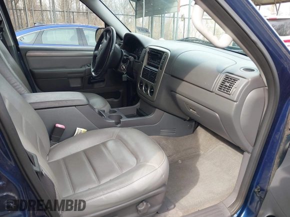 2004 Ford Explorer XLT z VIN 1FMZU73W44UA79929, wystawiony jako IAAI lot #41612541 z przebiegiem 142 867 mil mil oraz . Historia ofert i sprzedaży dostępna na DreamBid. Obrazek 5.