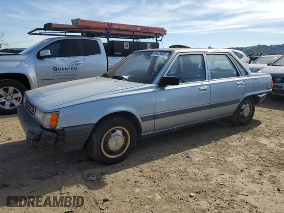 1986 Toyota Camry z VIN JT2SV12E3G6021210, wystawiony jako Copart lot #49623985 z przebiegiem 144 064 mil mil oraz Czysty tytuł • Clean title. Historia ofert i sprzedaży dostępna na DreamBid. Obrazek 1.