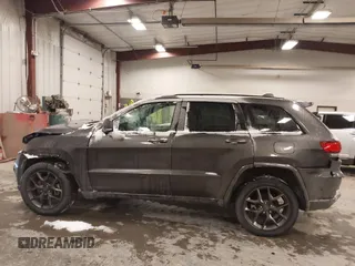 2021 Jeep Grand Cherokee 80th Anniversary z VIN 1C4RJFBG2MC736010, wystawiony jako IAAI lot #41355729 z przebiegiem 45 588 mil mil oraz . Historia ofert i sprzedaży dostępna na DreamBid. Obrazek 14.