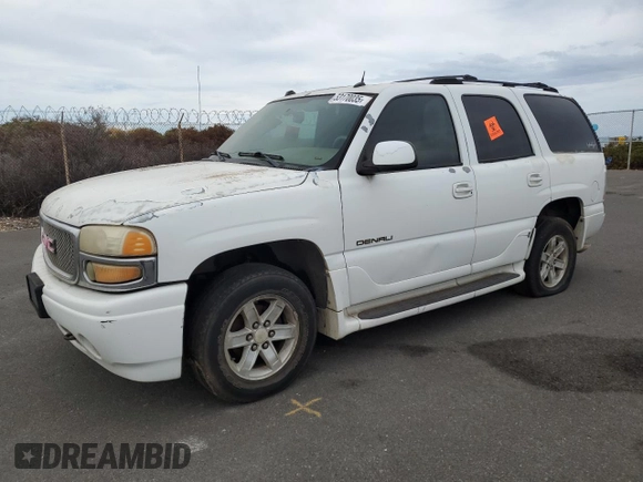 2005 GMC Yukon Denali z VIN 1GKEK63UX5J194771, wystawiony jako Copart lot #53170035 z przebiegiem 175 910 mil mil oraz Czysty tytuł • Clean title. Historia ofert i sprzedaży dostępna na DreamBid. Obrazek 1.
