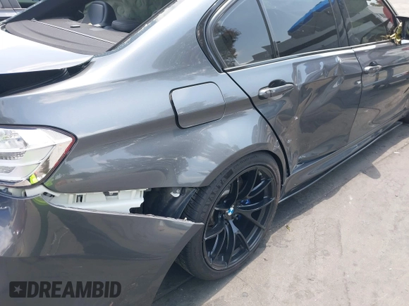 2015 BMW M3 z VIN WBS3C9C51FP806115, wystawiony jako IAAI lot #42164820 z przebiegiem 62 774 mil mil oraz . Historia ofert i sprzedaży dostępna na DreamBid. Obrazek 21.