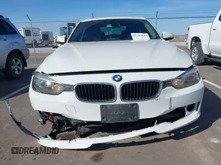 2015 BMW 3 Series 320i xDrive z VIN WBA3C3C55FK202033, wystawiony jako IAAI lot #41763644 z przebiegiem 90 816 mil mil oraz . Historia ofert i sprzedaży dostępna na DreamBid. Obrazek 12.