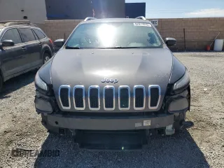 2016 Jeep Cherokee Latitude z VIN 1C4PJLCB9GW288019, wystawiony jako Copart lot #62917615 z przebiegiem 154 498 mil mil oraz Szkoda całkowita • Salvage title. Historia ofert i sprzedaży dostępna na DreamBid. Obrazek 5.
