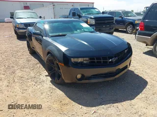 2013 Chevrolet Camaro LT z VIN 2G1FC1E35D9155965, wystawiony jako IAAI lot #42453151 z przebiegiem 167 931 mil mil oraz . Historia ofert i sprzedaży dostępna na DreamBid. Obrazek 1.