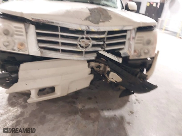 2005 Cadillac Escalade EXT with VIN 3GYEK62N65G222485, listed as a IAAI auction lot 41409741 with 228,916 mi miles. Bid and sale history available at carsss.com. Image 6.