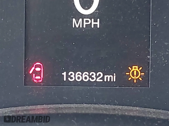 2015 Jeep Renegade Latitude with VIN ZACCJBBT2FPC27884, listed as a IAAI auction lot 39640157 with 136,632 mi miles. Bid and sale history available at carsss.com. Image 12.