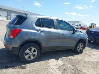 2020 Chevrolet Trax LS z VIN 3GNCJNSB5LL157348, wystawiony jako IAAI lot #41990151 z przebiegiem 101 555 mil mil oraz . Historia ofert i sprzedaży dostępna na DreamBid. Obrazek 14.