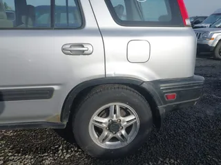 1998 Honda CR-V EX with VIN JHLRD1865WC105122, listed as a IAAI auction lot 41402405 with 148,469 mi miles. Bid and sale history available at carsss.com. Image 6.