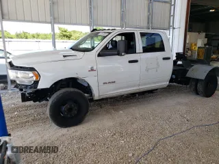 2022 Ram 3500 Tradesman z VIN 3C7WRSCL2NG238858, wystawiony jako Copart lot #61267585 z przebiegiem Nie podano mil oraz Czysty tytuł • Clean title. Historia ofert i sprzedaży dostępna na DreamBid. Obrazek 1.