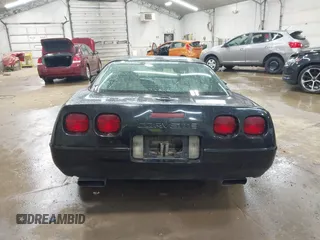1996 Chevrolet Corvette z VIN 1G1YY2259T5106592, wystawiony jako IAAI lot #42375807 z przebiegiem 69 467 mil mil oraz . Historia ofert i sprzedaży dostępna na DreamBid. Obrazek 16.