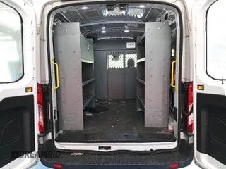 2018 Ford Transit z VIN 1FTYE1CM6JKB35871, wystawiony jako IAAI lot #42737736 z przebiegiem 199 396 mil mil oraz . Historia ofert i sprzedaży dostępna na DreamBid. Obrazek 12.