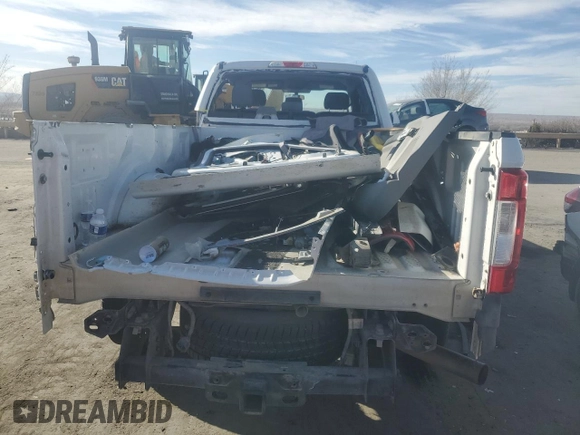2018 Ford F-250 XL with VIN 1FT7X2A69JEC57624, listed as a Copart auction lot 44233185 with 158,640 mi miles and Salvage title. Bid and sale history available at DreamBid. Image 6.
