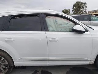 2017 Audi Q7 Premium Plus with VIN WA1LAAF70HD030635, listed as a IAAI auction lot 37987370 with 65,923 mi miles. Bid and sale history available at carsss.com. Image 13.