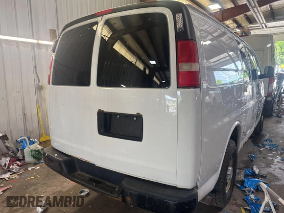 2014 Chevrolet Express Cargo z VIN 1GCWGFCA7E1198607, wystawiony jako IAAI lot #42480161 z przebiegiem 210 462 mil mil oraz . Historia ofert i sprzedaży dostępna na DreamBid. Obrazek 27.