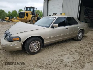 1999 Ford Crown Victoria z VIN 2FAFP73W8XX223631, wystawiony jako Copart lot #54709925 z przebiegiem 63 924 mil mil oraz Szkody całkowita. Historia ofert i sprzedaży dostępna na DreamBid. Obrazek 1.