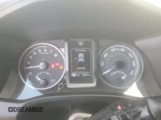 2023 Toyota Tacoma SR z VIN 3TMCZ5AN6PM539899, wystawiony jako Copart lot #52238445 z przebiegiem 30 070 mil mil oraz Szkoda całkowita • Salvage title. Historia ofert i sprzedaży dostępna na DreamBid. Obrazek 9.