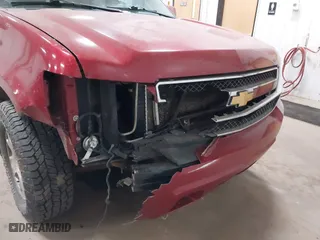 2013 Chevrolet Suburban LT with VIN 1GNSKJE76DR222890, listed as a IAAI auction lot 41698835 with 288,835 mi miles. Bid and sale history available at carsss.com. Image 6.