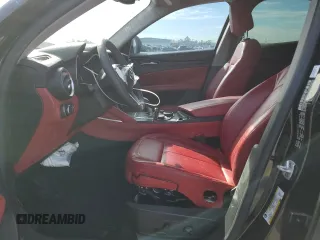 2019 Alfa Romeo Stelvio z VIN ZASPAJAN0K7C36435, wystawiony jako Copart lot #88057385 z przebiegiem Nie podano mil oraz Szkoda całkowita • Salvage title. Historia ofert i sprzedaży dostępna na DreamBid. Obrazek 7.