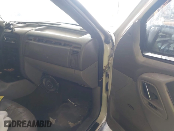 2000 Jeep Grand Cherokee Laredo with VIN 1J4G248S7YC363891, listed as a IAAI auction lot 42715393 with 238,686 mi miles and . Bid and sale history available at DreamBid. Image 5.
