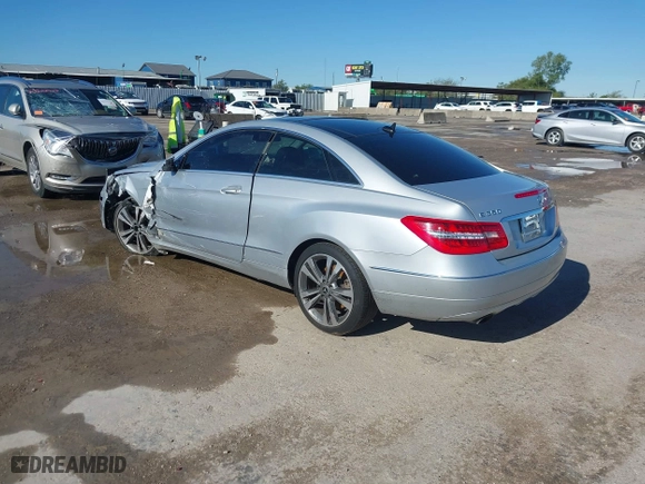 2011 Mercedes-Benz E-Class E 350 with VIN WDDKJ5GB8BF079692, listed as a IAAI auction lot 40794197 with 187,563 mi miles. Bid and sale history available at carsss.com. Image 3.