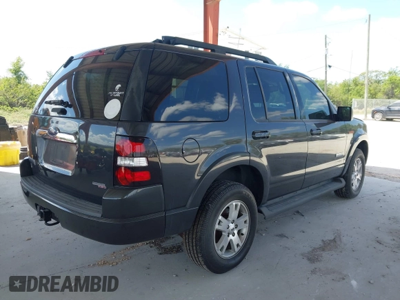 2007 Ford Explorer XLT with VIN 1FMEU63E97UB66066, listed as a IAAI auction lot 41920036 with 165,482 mi miles. Bid and sale history available at carsss.com. Image 4.