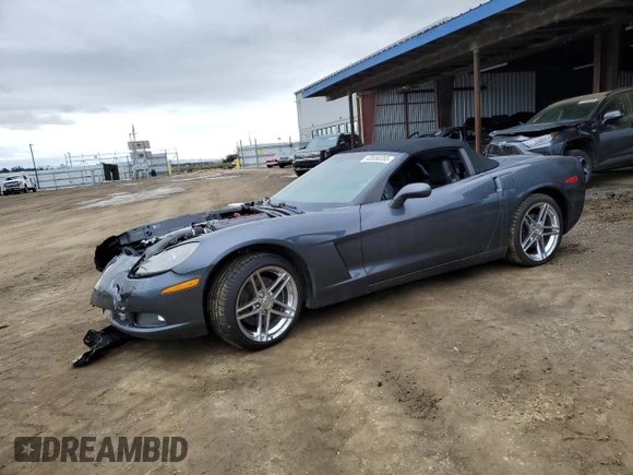 2013 Chevrolet Corvette z VIN 1G1YE3DW8D5107495, wystawiony jako Copart lot #43550355 z przebiegiem Nie podano mil oraz Szkoda całkowita • Salvage title. Historia ofert i sprzedaży dostępna na DreamBid. Obrazek 1.