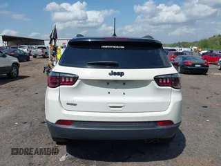 2021 Jeep Compass Altitude with VIN 3C4NJCBB8MT531586, listed as a IAAI auction lot 41941336 with 61,476 mi miles. Bid and sale history available at carsss.com. Image 16.