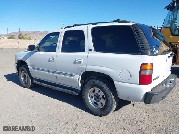 2002 GMC Yukon SLT with VIN 1GKEC13T32R256757, listed as a IAAI auction lot 41657945 with 331,831 mi miles. Bid and sale history available at carsss.com. Image 3.