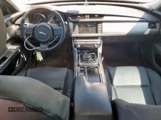 2017 Jaguar XF 35t Premium z VIN SAJBD4BVXHCY30235, wystawiony jako Copart lot #59047575 z przebiegiem 72 178 mil mil oraz Czysty tytuł • Clean title. Historia ofert i sprzedaży dostępna na DreamBid. Obrazek 8.