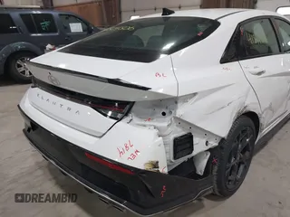 2025 Hyundai Elantra N Line z VIN KMHLR4DF6SU867998, wystawiony jako IAAI lot #41814806 z przebiegiem 4 892 mil mil oraz . Historia ofert i sprzedaży dostępna na DreamBid. Obrazek 20.