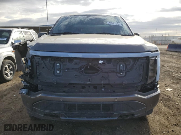 2023 Ford F-150 Lightning Pro с VIN 1FT6W1EV6PWG39428, выставлен на аукционе Copart как лот 46041815 с пробегом 3 396 миль миль и Списание • Salvage title. История ставок и продаж доступна на DreamBid. Изображение 5.