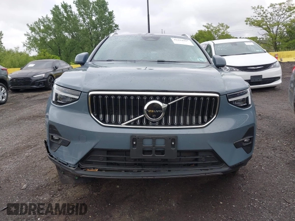 2023 Volvo XC40 Ultimate Bright Theme с VIN YV4L12UAXP2025895, выставлен на аукционе IAAI как лот 42294917 с пробегом 5 384 миль миль и . История ставок и продаж доступна на DreamBid. Изображение 12.