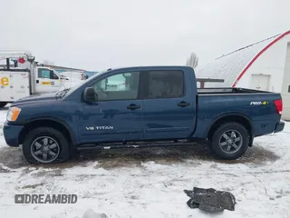 2015 Nissan Titan SV z VIN 1N6AA0ECXFN507260, wystawiony jako IAAI lot #41203612 z przebiegiem 103 000 mil mil oraz . Historia ofert i sprzedaży dostępna na DreamBid. Obrazek 14.