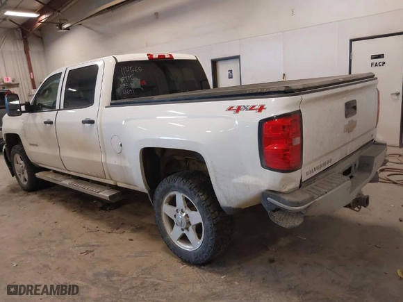 2015 Chevrolet Silverado 2500HD LT with VIN 1GC1KVE89FF174651, listed as a IAAI auction lot 41458302 with 206,591 mi miles. Bid and sale history available at carsss.com. Image 3.