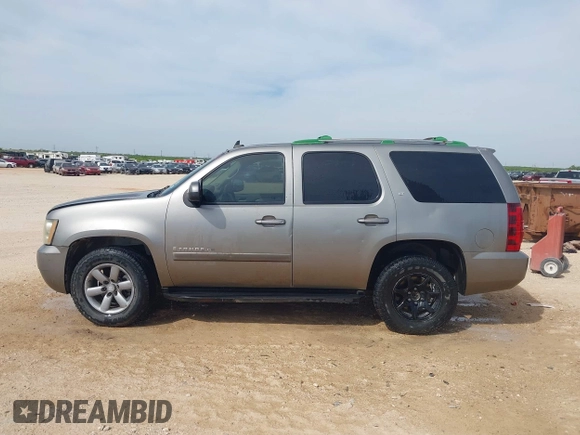 2009 Chevrolet Tahoe 2LT z VIN 1GNEC23369R181474, wystawiony jako IAAI lot #42222270 z przebiegiem 259 621 mil mil oraz . Historia ofert i sprzedaży dostępna na DreamBid. Obrazek 14.
