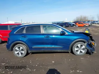 2018 Kia Niro LX with VIN KNDCB3LCXJ5117068, listed as a IAAI auction lot 41784164 with 88,859 mi miles. Bid and sale history available at carsss.com. Image 13.