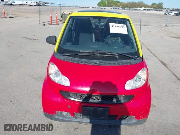 2009 Smart fortwo Pure z VIN WMEEJ31X99K290533, wystawiony jako IAAI lot #42198999 z przebiegiem 50 608 mil mil oraz . Historia ofert i sprzedaży dostępna na DreamBid. Obrazek 6.