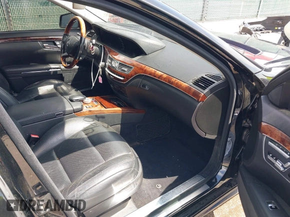 2010 Mercedes-Benz S 550 with VIN WDDNG8GB3AA308918, listed as a IAAI auction lot 42087311 with 135,878 mi miles and . Bid and sale history available at DreamBid. Image 5.