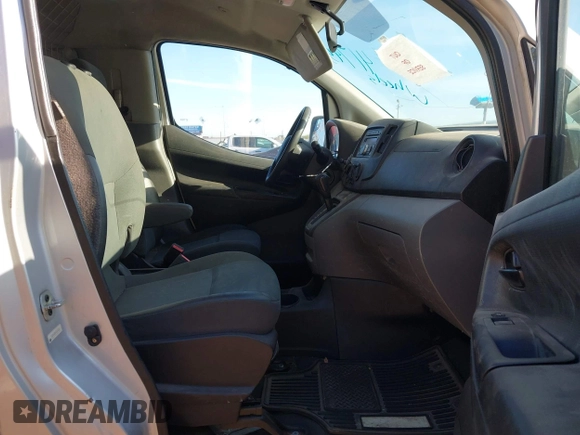 2015 Chevrolet City Express Cargo LT z VIN 3N63M0ZN5FK694828, wystawiony jako IAAI lot #41795345 z przebiegiem 220 533 mil mil oraz . Historia ofert i sprzedaży dostępna na DreamBid. Obrazek 5.