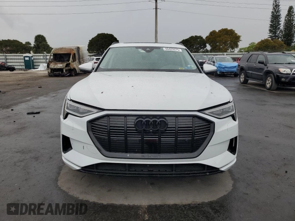 2022 Audi e-tron Premium with VIN WA1AAAGE9NB038342, listed as a Copart auction lot 46429375 with 39,636 mi miles and Non Repairable. Bid and sale history available at DreamBid. Image 5.