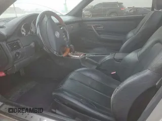 2001 Mercedes-Benz SLK 230/320 z VIN WDBKK65F91F228336, wystawiony jako Copart lot #56834915 z przebiegiem 127 224 mil mil oraz Szkody całkowita. Historia ofert i sprzedaży dostępna na DreamBid. Obrazek 7.