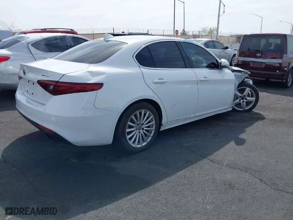 2021 Alfa Romeo Giulia with VIN ZARFAMAN7M7639925, listed as a IAAI auction lot 41927822 with 25,665 mi miles. Bid and sale history available at carsss.com. Image 4.