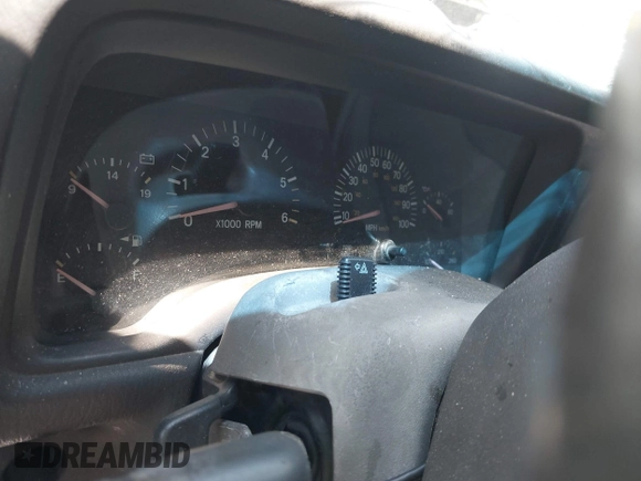 2000 Jeep Cherokee z VIN 1J4FF48S7YL120307, wystawiony jako IAAI lot #42818178 z przebiegiem 160 334 mil mil oraz . Historia ofert i sprzedaży dostępna na DreamBid. Obrazek 7.
