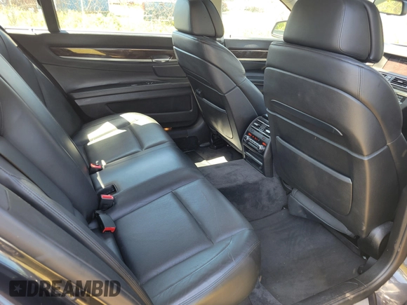 2011 BMW 7 Series 750Li xDrive с VIN WBAKC8C53BC432134, выставлен на аукционе IAAI как лот 42031980 с пробегом 178 018 миль миль и . История ставок и продаж доступна на DreamBid. Изображение 8.