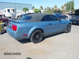 2005 Ford Mustang Deluxe with VIN 1ZVFT84N655232308, listed as a IAAI auction lot 42139250 with 200,850 mi miles. Bid and sale history available at carsss.com. Image 4.