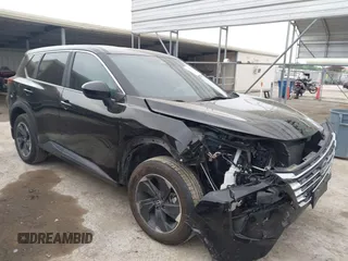 2024 Nissan Rogue SV z VIN 5N1BT3BA8RC760241, wystawiony jako IAAI lot #41956311 z przebiegiem 6302 mil mil oraz . Historia ofert i sprzedaży dostępna na DreamBid. Obrazek 1.