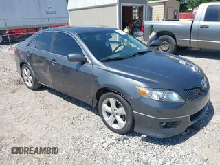 2011 Toyota Camry LE z VIN 4T1BF3EK0BU662087, wystawiony jako IAAI lot #42308718 z przebiegiem 247 995 mil mil oraz . Historia ofert i sprzedaży dostępna na DreamBid. Obrazek 1.
