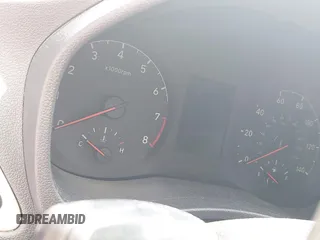 2018 Hyundai Accent SEL z VIN 3KPC24A35JE014945, wystawiony jako IAAI lot #42331451 z przebiegiem Nie podano mil oraz . Historia ofert i sprzedaży dostępna na DreamBid. Obrazek 14.
