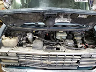 1995 Chevrolet Chevy Van z VIN 1GBEG25K2SF243949, wystawiony jako Copart lot #50422305 z przebiegiem 193 169 mil mil oraz Szkody całkowita. Historia ofert i sprzedaży dostępna na DreamBid. Obrazek 12.