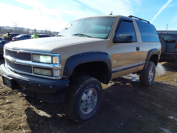 1998 Chevrolet Tahoe with VIN 3GNEK18R2WG122041, listed as a IAAI auction lot 41543943 with 106,978 mi miles. Bid and sale history available at carsss.com. Image 2.